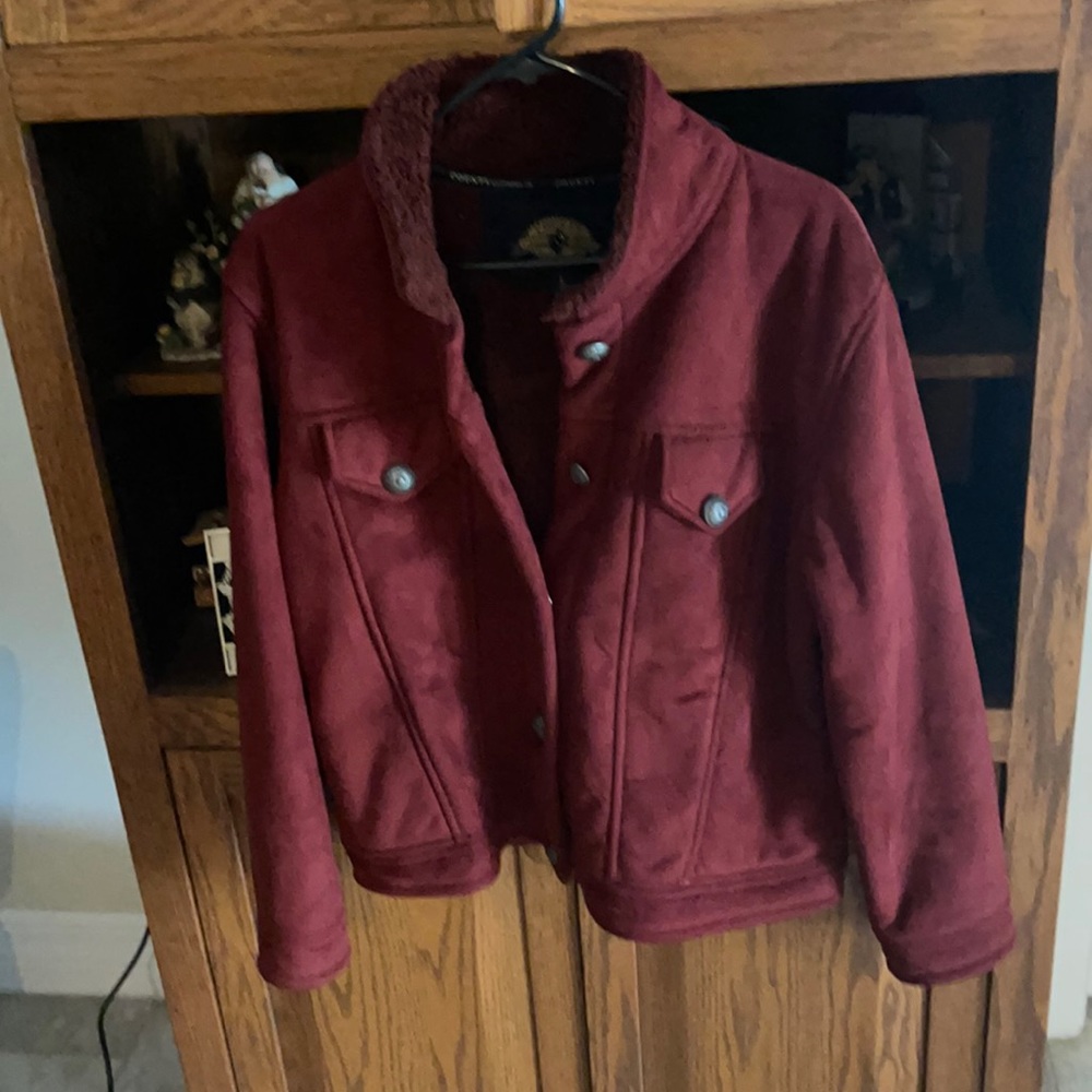 Burgundy Cheyenne collection short jacket
Pit to pit 22”